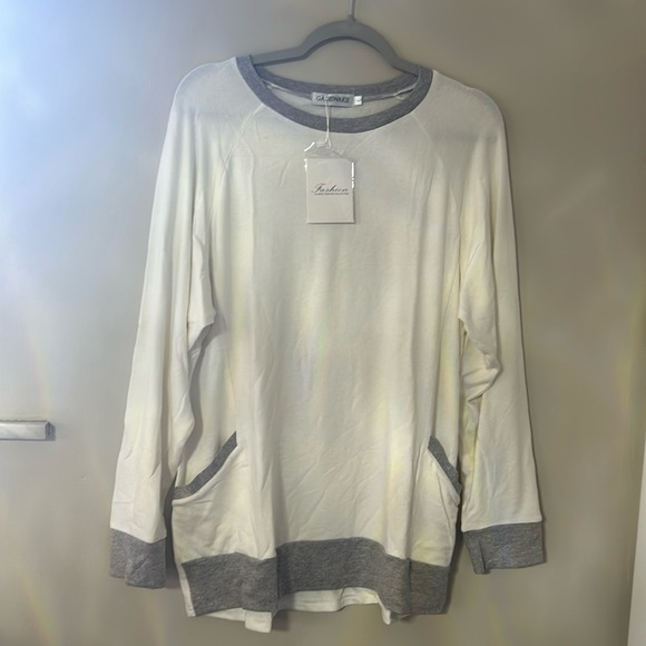 NWT cream and gray lightweight sweater. - Picture 1 of 3